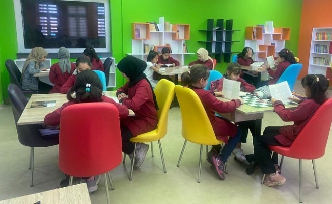 Ağrı'da öğrenciler kitaplarla hayatlarına ışık tutuyor
