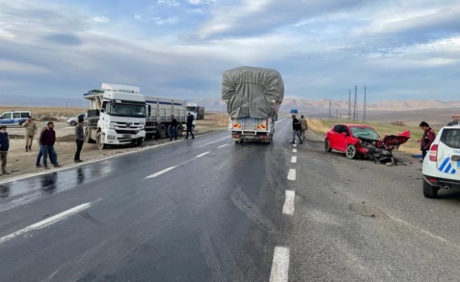 Patnos Tutak arasında tır ile otomobil çarpıştı: 1 ölü