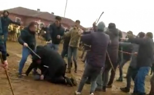Ağrı'da sopalı kavga: 4 kişi yaralandı!