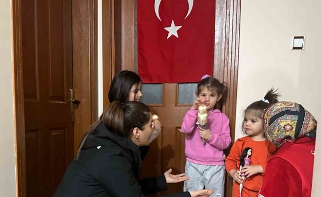 Ağrı'da depremzedelerin yaraları sarılıyor Ağrı'da depremzedelerin yaraları sarılıyor