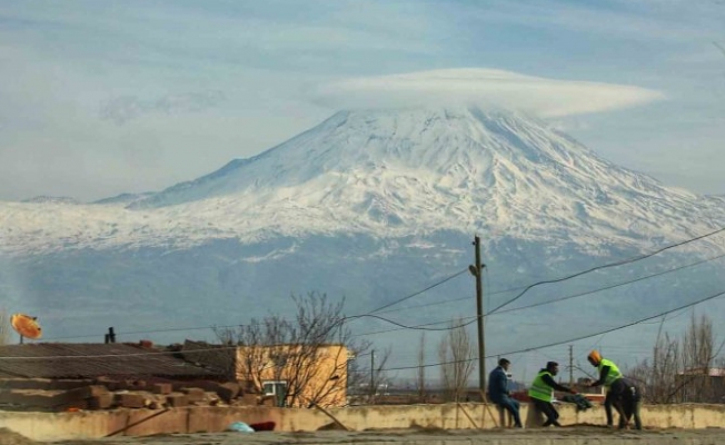 Ağrı Dağı şapkasını taktı