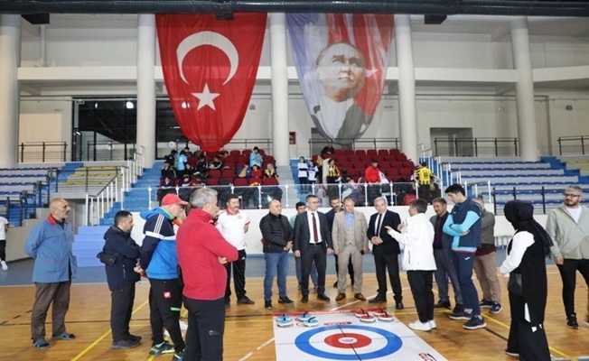 Ağrı'da Floor Curling müsabakaları başladı