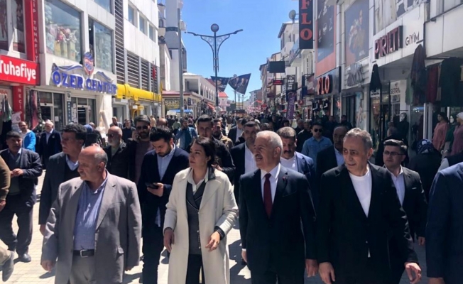 Ahmet Arslan Ağrı'da vatandaşlarla buluştu