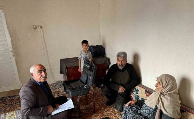 Hamur’da adreste nüfus hizmeti ve vefa projesi sürüyor