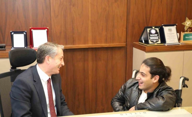 Ağrı’da engelli öğrencilerden Milli Eğitim Müdürü Kökrek’e ziyaret