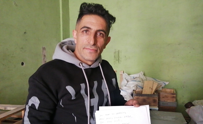 Ağrı’da ilkokul 3. sınıftan sonra okulu bırakmasına rağmen İngilizceyi ana dili gibi konuşuyor