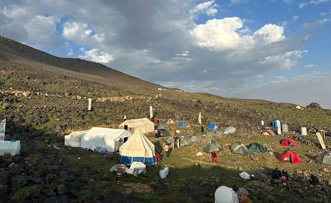 Ağrı Dağı’ tırmanışı sırasında hayatını kaybeden 10 dağcı anıldı