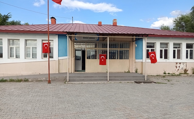 Ağrıda 15 Temmuz için bin 24 okul ve kuruma Türk bayrağı asıldı