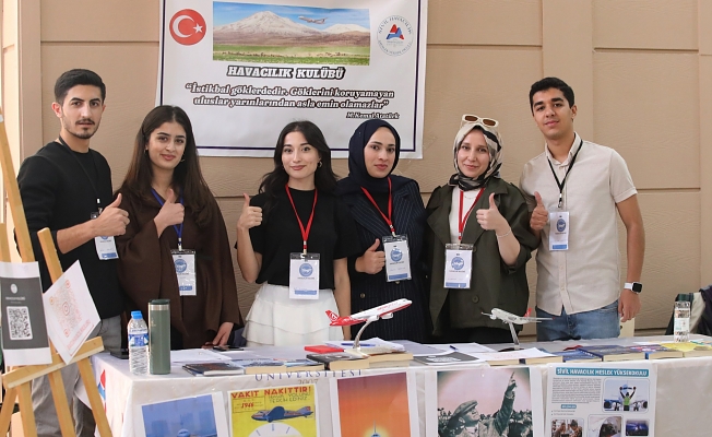 AİÇÜ’de Öğrenci Kulüpleri Tanıtım Stantları Açıldı