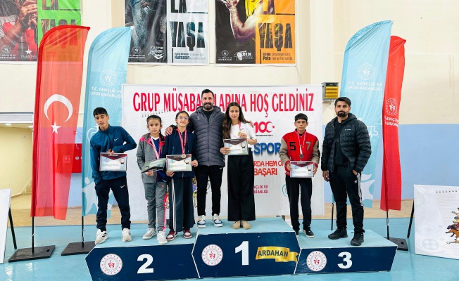 Ağrı’da öğrencilerden bilek güreşi ve siyer yarışmasında önemli başarı