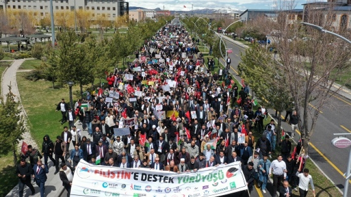 AİÇÜ’de Filistin’e destek yürüyüşü