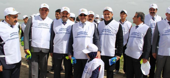 Van Gölü sahilinde temizlik kampanyası