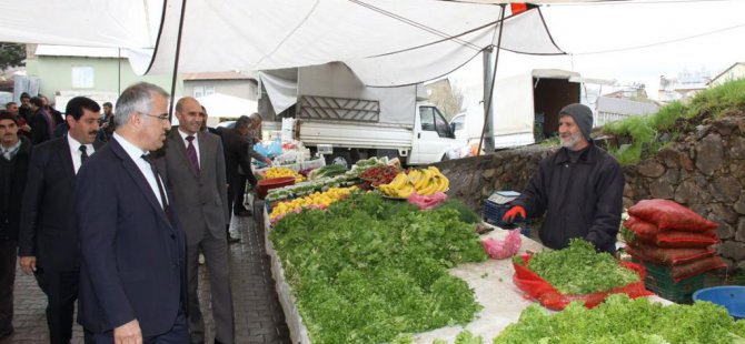 Başkan Barakazi'den pazar esnafına ziyaret