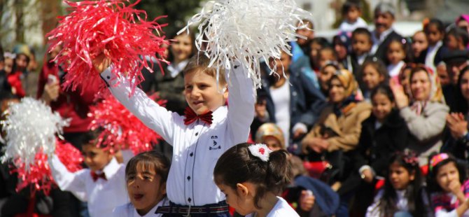 Van'ın Erciş ilçesinde 23 Nisan Ulusal Egemenlik ve Çocuk Bayramı