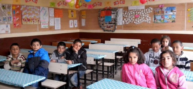 Digor'da okullara yeni masa örtüsü