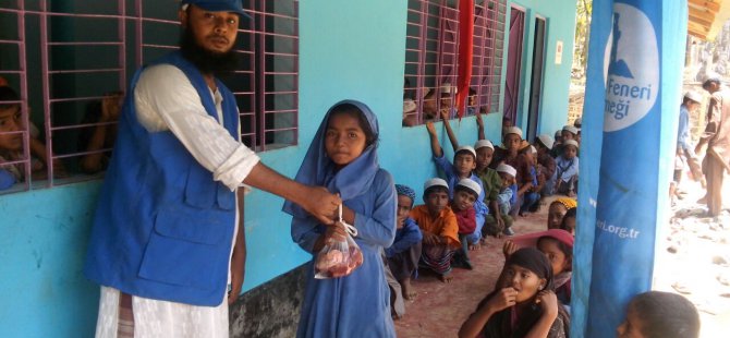 Deniz Feneri Arakan Müslümanları Adak Kurban Kesimi Yaptı