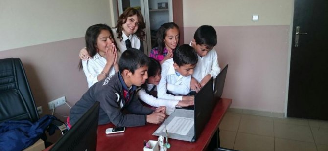 Türkiye Yardım Köprüsü Derneği'nden Karlıova'lı öğrencilere 23 Nisan hediyesi