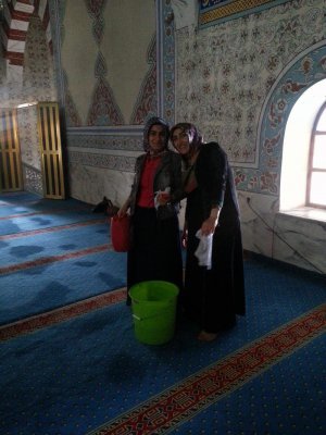 Bingöl'de Üniversite öğrencileri, camileri temizledi