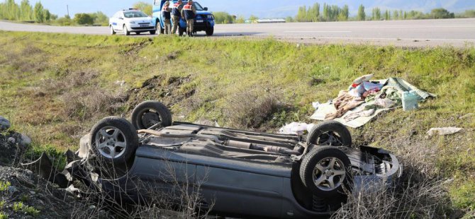 Erzincan'da otomobil devrildi: 3 İranlı yaralı