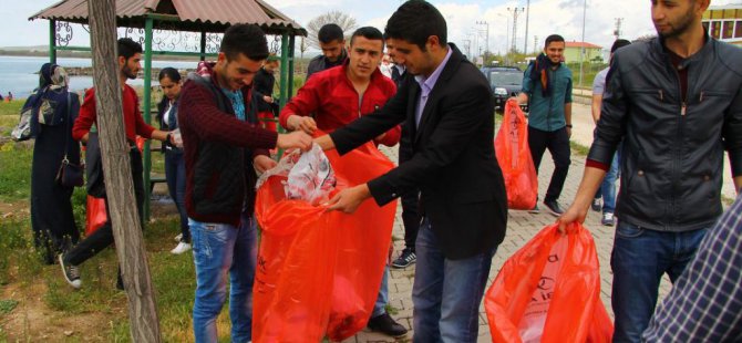 'Van Gölü Kirlenmesin' kampanyası dahilinde Erciş sahilinde temizlik