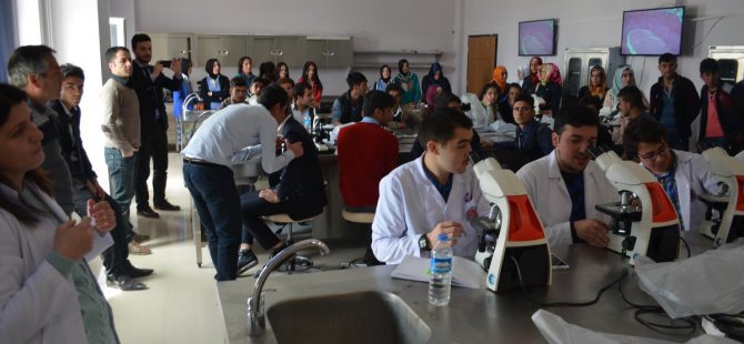 Lise öğrencileri YYÜ'yü gezdi