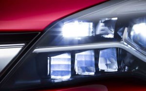 Yeni Astra'ya Akıllı Farlar!