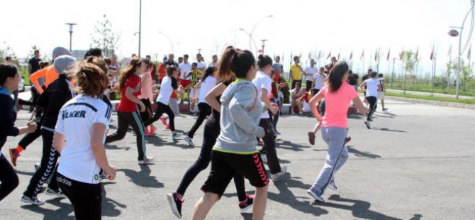 Ağrı İbrahim Çeçen Üniversitesinde Atletizm Müsabakaları Yapıldı