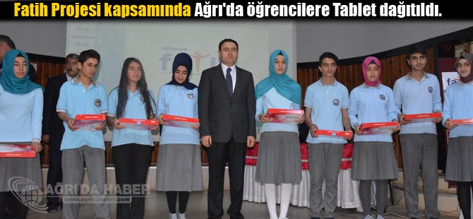 Fatih Projesi kapsamında Ağrı'da öğrencilere tablet dağıtıldı.