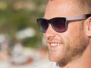 Güneş Gözlüğü Kullananlar Dikkat!