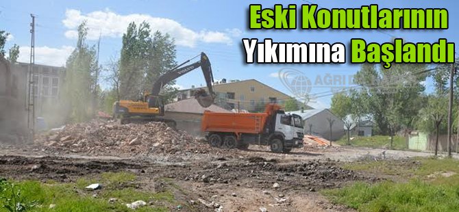 Patnos Belediyesi eski konutlarının yıkımına başladı