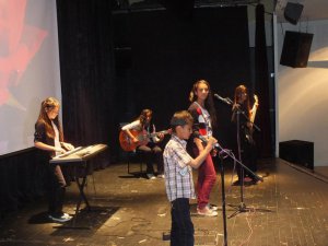 Malazgirt'te öğrencilerden müzik dinletisi