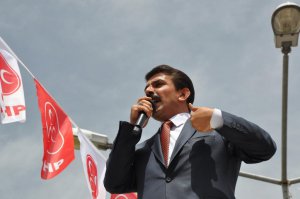 Adilcevaz ilçesinde, Milliyetçi Hareket Partisince (MHP) miting düzenlendi.