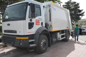 TBB, Erciş'e çöp toplama kamyonu gönderdi