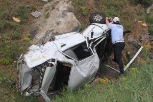 Otomobil şarampole devrildi: 2 ölü, 4 yaralı