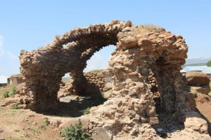 Tarihi kilise definecilerin hedefi oldu