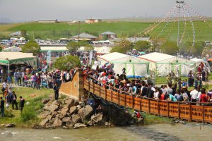 Üzüm fideleri toprakla buluştu