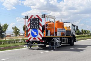 Malatya Büyükşehir Belediyesi yol çizgi aracı aldı