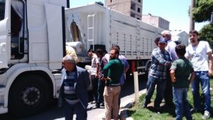 Arızalanan tır trafiği aksattı