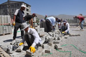 Yüksekova'da yol çalışmaları