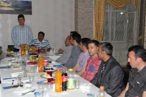 Başkale'de tayini çıkan savcı ve komutanlar iftarda bir araya geldi