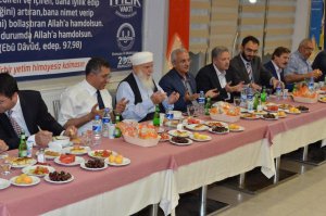 Erzincan'da Afgan ve Suriyeli sığınmacılara iftar verildi