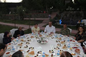 Hakkari'de şehit ve gazi yakınlarına iftar yemeği