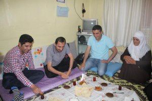 Kaymakam kimsesiz kadına misafir oldu