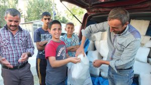 Hakkari'de 'kar' ekmek kapısı oldu