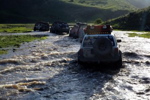 Serhat illerinde 'arazi yarışı' heyecanı
