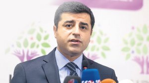 Kapatma dosyası' Kuzu'nun bürosunda Kapatma dosyası' Kuzu'nun bürosunda