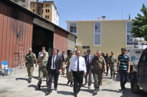 Vali Canbolat, Yüksekova'da incelemelerde bulundu