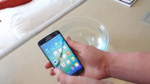 Galaxy S6 Edge suya ne kadar dayanabilir