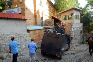 Bitlis'te polis merkezi amirliğine saldırı
