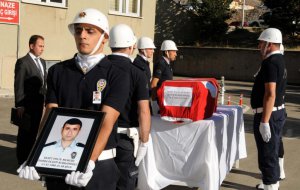 Şehit polis memuru Kurbanoğlu için Erzurum Adli Tıp Kurumu önünde tören düzenlendi